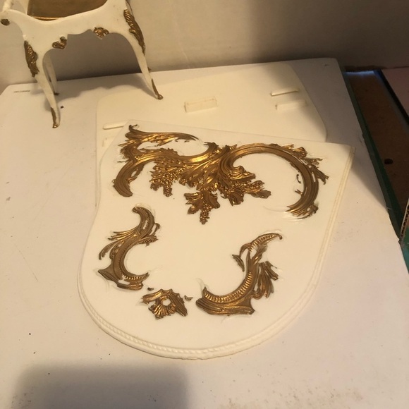 Vintage 1973 Wilton grand piano cake kit with two aluminum pans and candlesticks - Picture 9 of 12